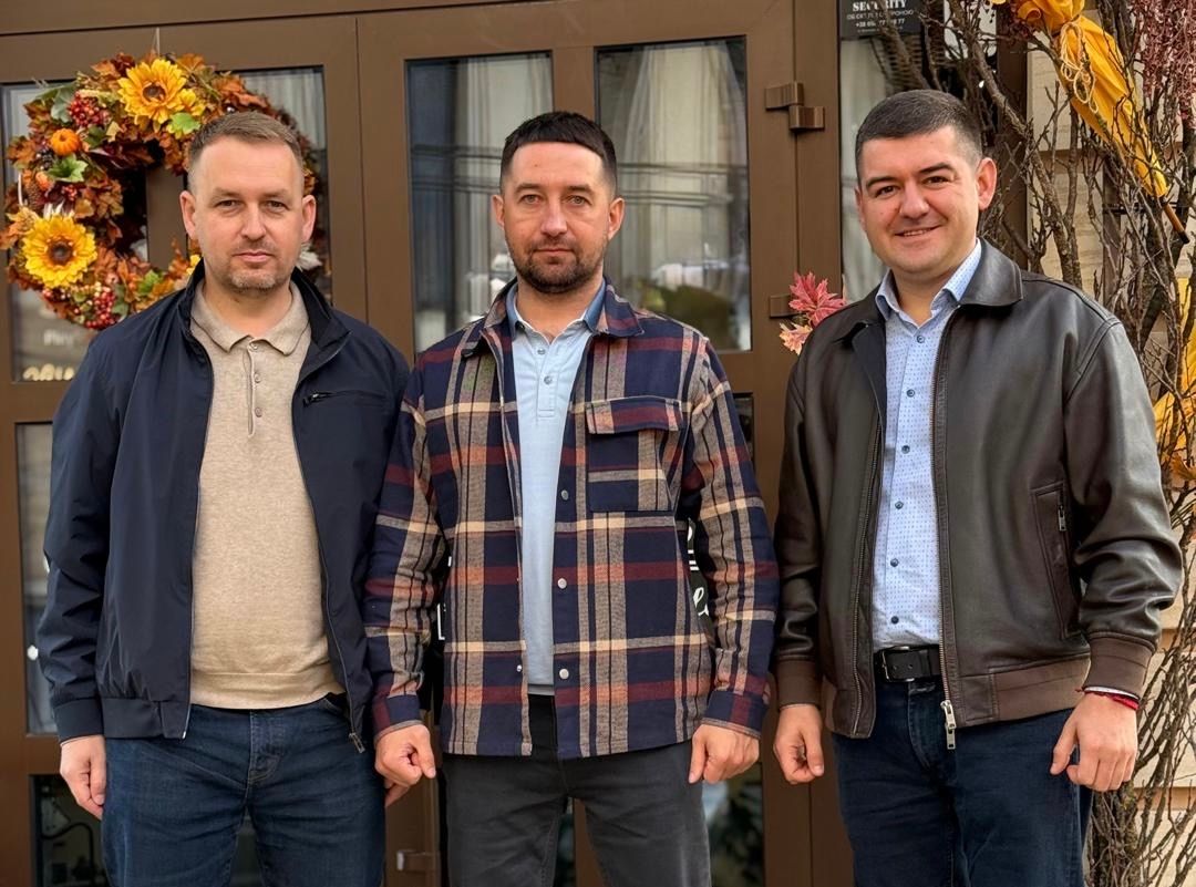 На Мукачівщині приймали почесних гостей — захисника острова Зміїний Романа Грибова та військовослужбовця ГУР